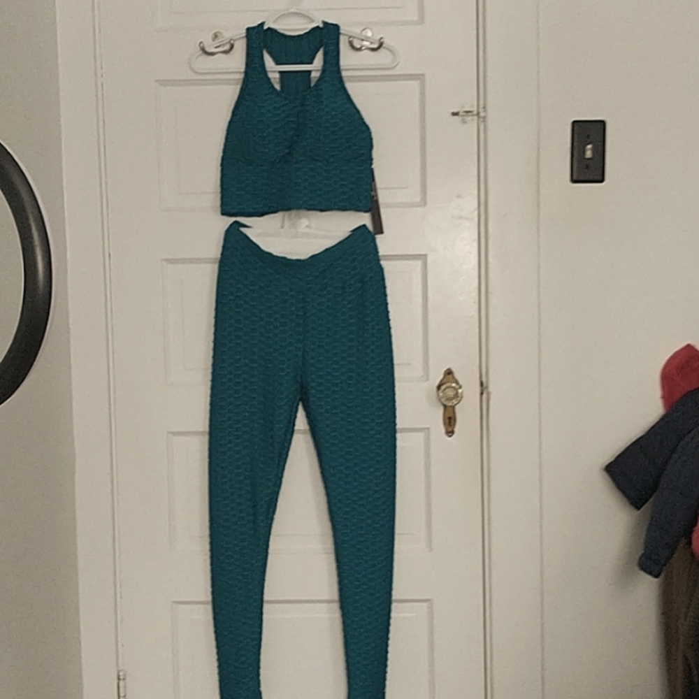 2 Piece Womens Sports Bra and Pants Set Size L/XL Beautiful Teal Color $40
